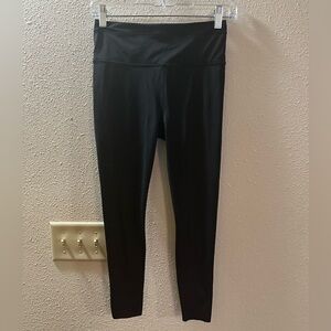 Athleta Accelerate 7/8 Tight Black" Size s